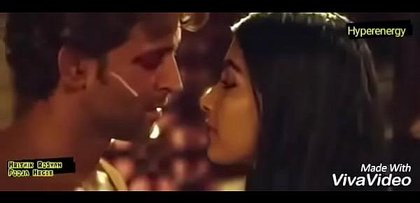  Hrithik Roshan and Pooja Hegde Hot Kiss In Mohenjo Daro